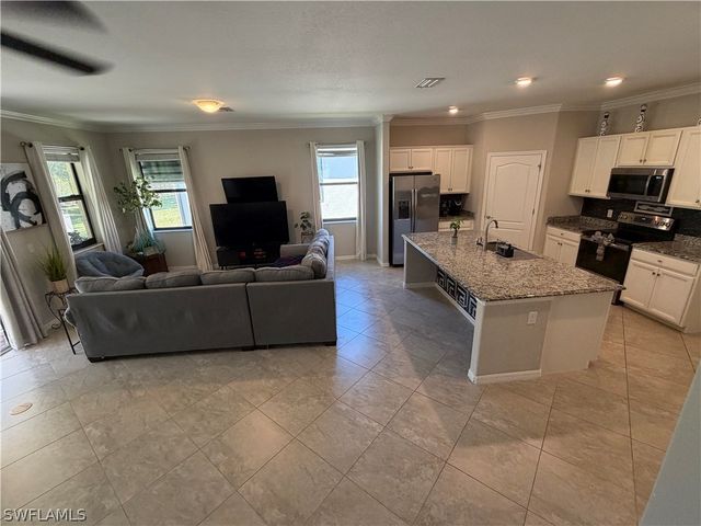 4284 Raffia Palm CIR, Naples, FL 34119