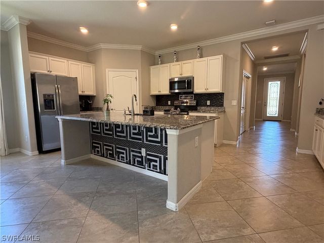 4284 Raffia Palm CIR, Naples, FL 34119