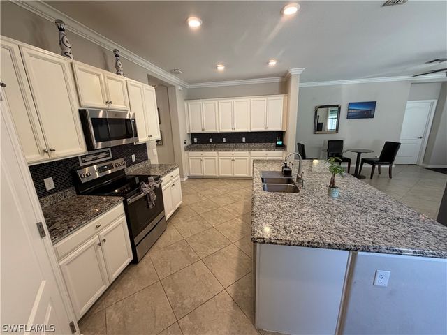 4284 Raffia Palm CIR, Naples, FL 34119