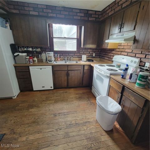 3648 Mulberry Street NW, Uniontown, OH 44685