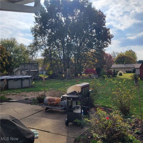 3648 Mulberry Street NW, Uniontown, OH 44685