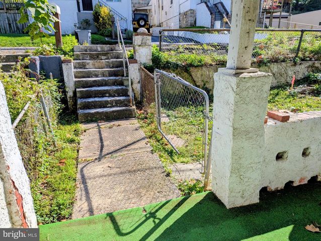 4 HILLTOP RD, Media, PA 19063