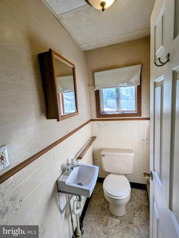 4 HILLTOP RD, Media, PA 19063