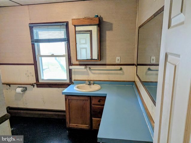 4 HILLTOP RD, Media, PA 19063