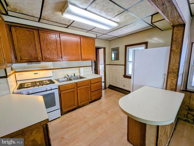 4 HILLTOP RD, Media, PA 19063