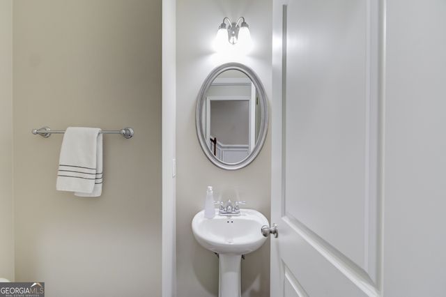 2275 W Village Lane SE, Smyrna, GA 30080
