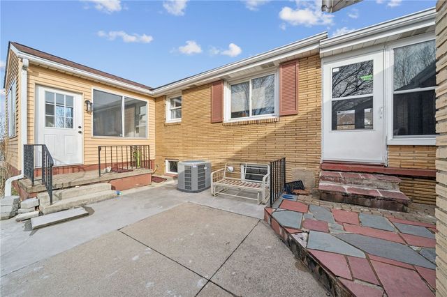 1815 Wood Street, Latrobe, PA 15650