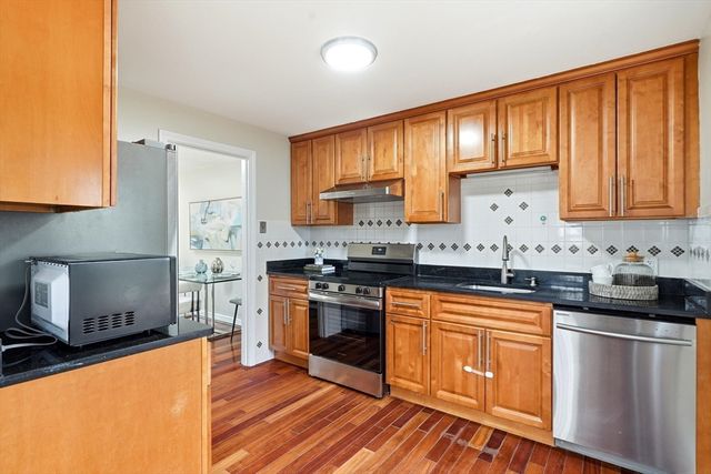 13 Seaborn Pl 13, Lexington, MA 02420