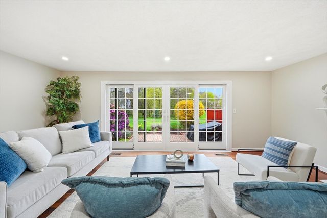 13 Seaborn Pl 13, Lexington, MA 02420