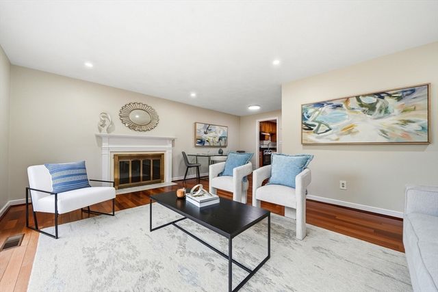 13 Seaborn Pl 13, Lexington, MA 02420