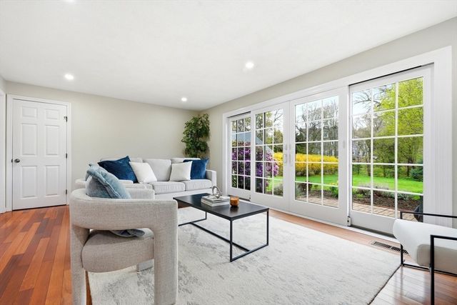 13 Seaborn Pl 13, Lexington, MA 02420