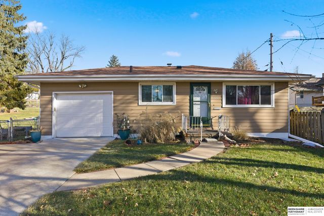 3065 S 45th Street, Omaha, NE 68105