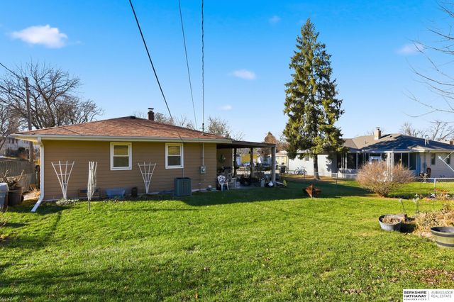 3065 S 45th Street, Omaha, NE 68105