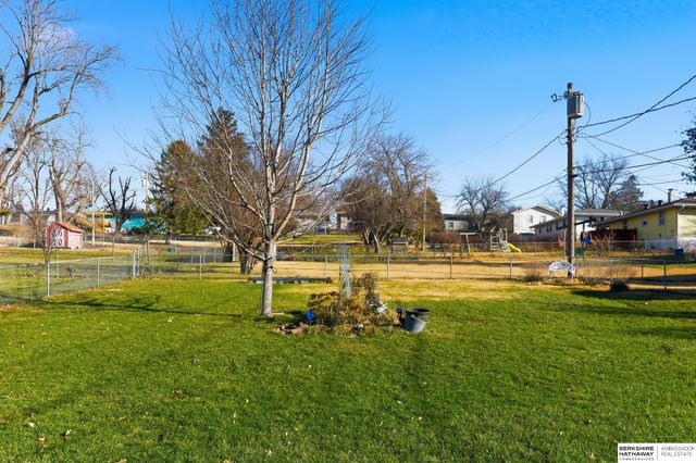 3065 S 45th Street, Omaha, NE 68105