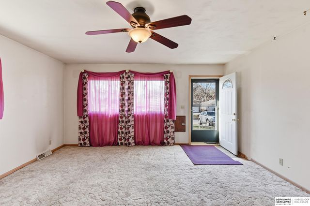 3065 S 45th Street, Omaha, NE 68105