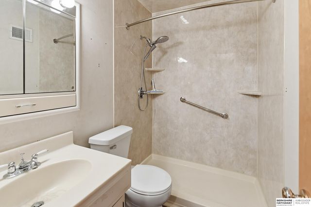 3065 S 45th Street, Omaha, NE 68105