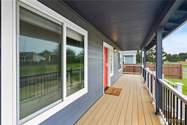 376 Ocean Shores Boulevard NW, Ocean Shores, WA 98569