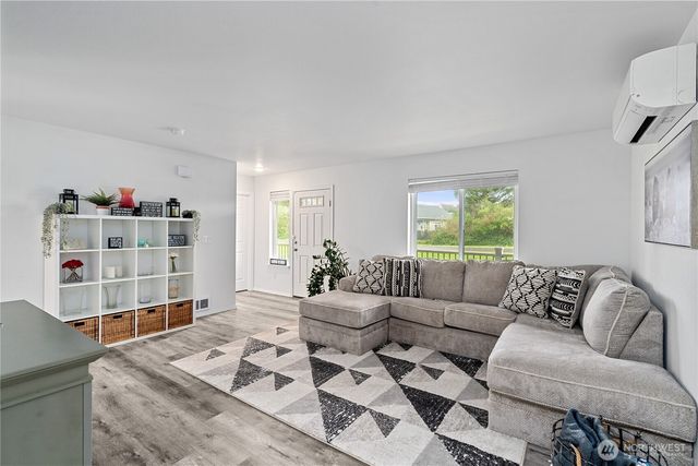 376 Ocean Shores Boulevard NW, Ocean Shores, WA 98569