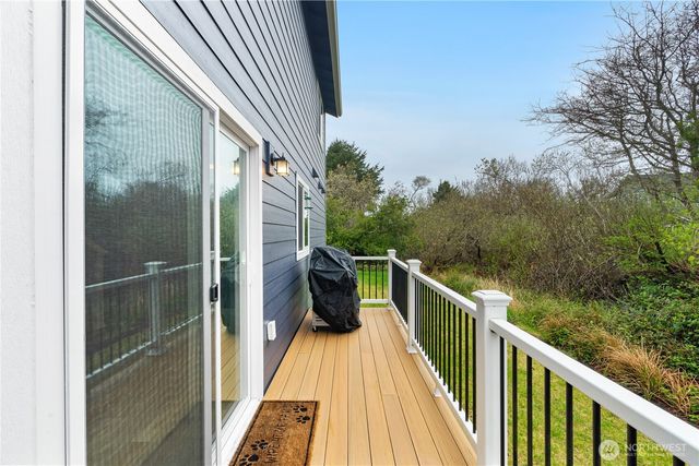 376 Ocean Shores Boulevard NW, Ocean Shores, WA 98569