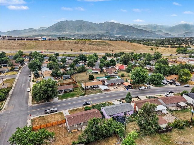 1076 Maxwell St, Colorado Springs, CO 80906