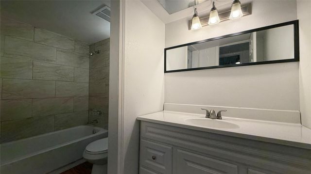 10601 South Drive 107, Houston, TX 77099