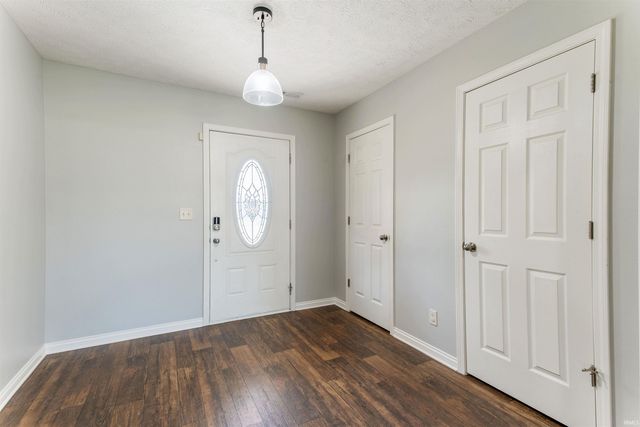 9434 Hedgewood Court, Evansville, IN 47725