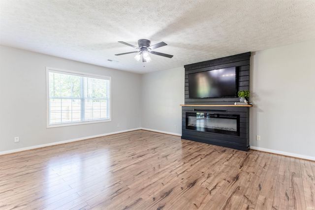 9434 Hedgewood Court, Evansville, IN 47725