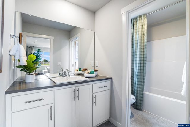 7398 SE Madrone St, Hillsboro, OR 97123