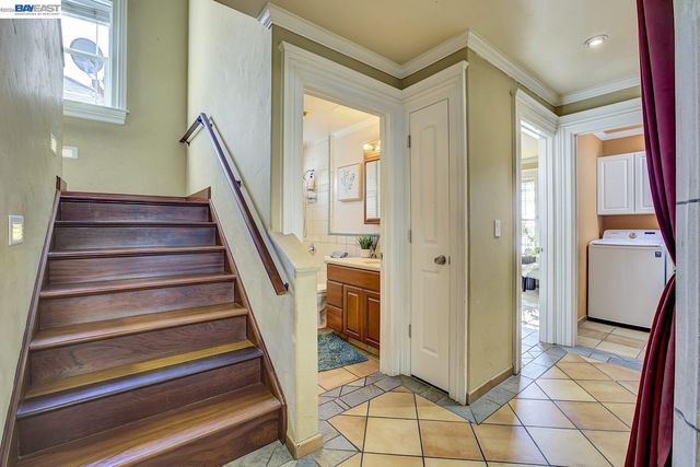 2635 E 10Th St, Oakland, CA 94601