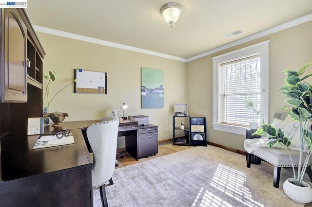 2635 E 10Th St, Oakland, CA 94601