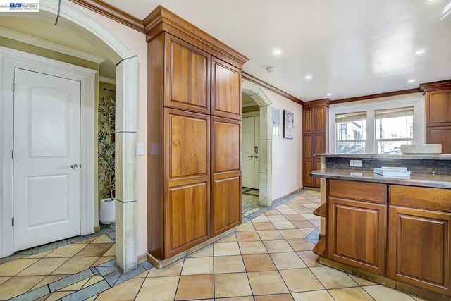 2635 E 10Th St, Oakland, CA 94601