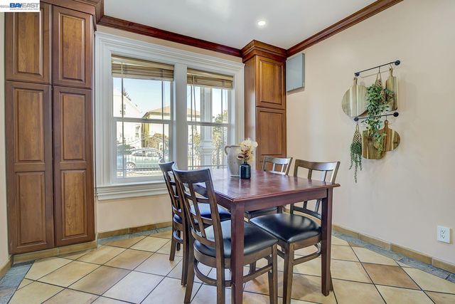 2635 E 10Th St, Oakland, CA 94601