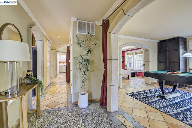 2635 E 10Th St, Oakland, CA 94601