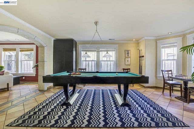 2635 E 10Th St, Oakland, CA 94601