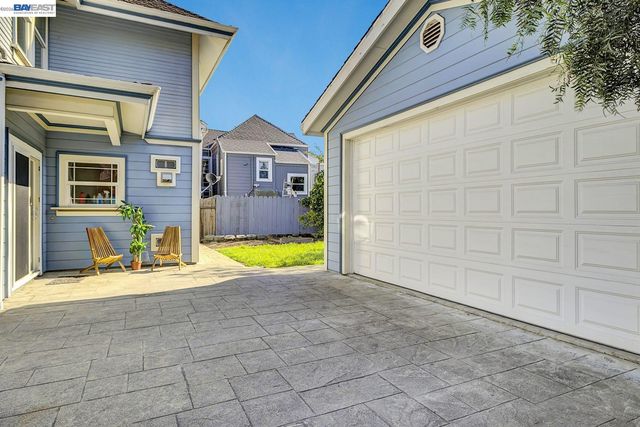 2635 E 10Th St, Oakland, CA 94601