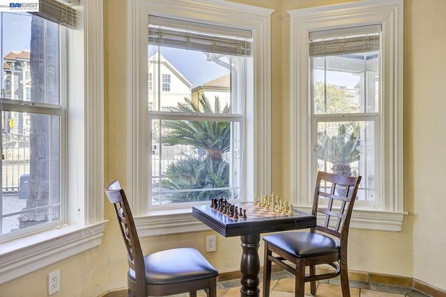 2635 E 10Th St, Oakland, CA 94601