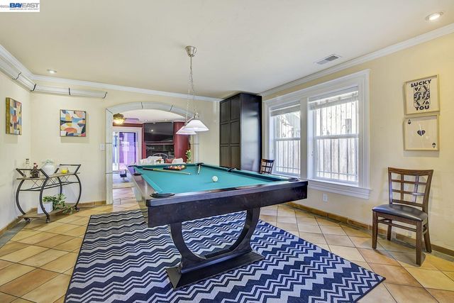 2635 E 10Th St, Oakland, CA 94601