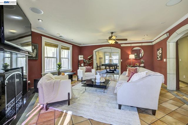 2635 E 10Th St, Oakland, CA 94601