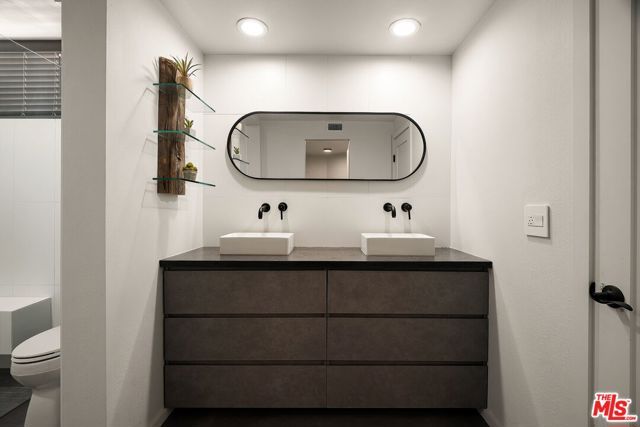 1412 N Crescent Heights Boulevard 203, West Hollywood, CA 90046