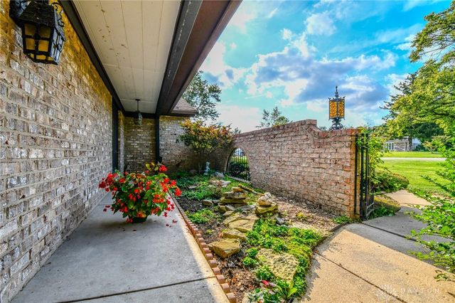 256 E Rahn Road, Dayton, OH 45429