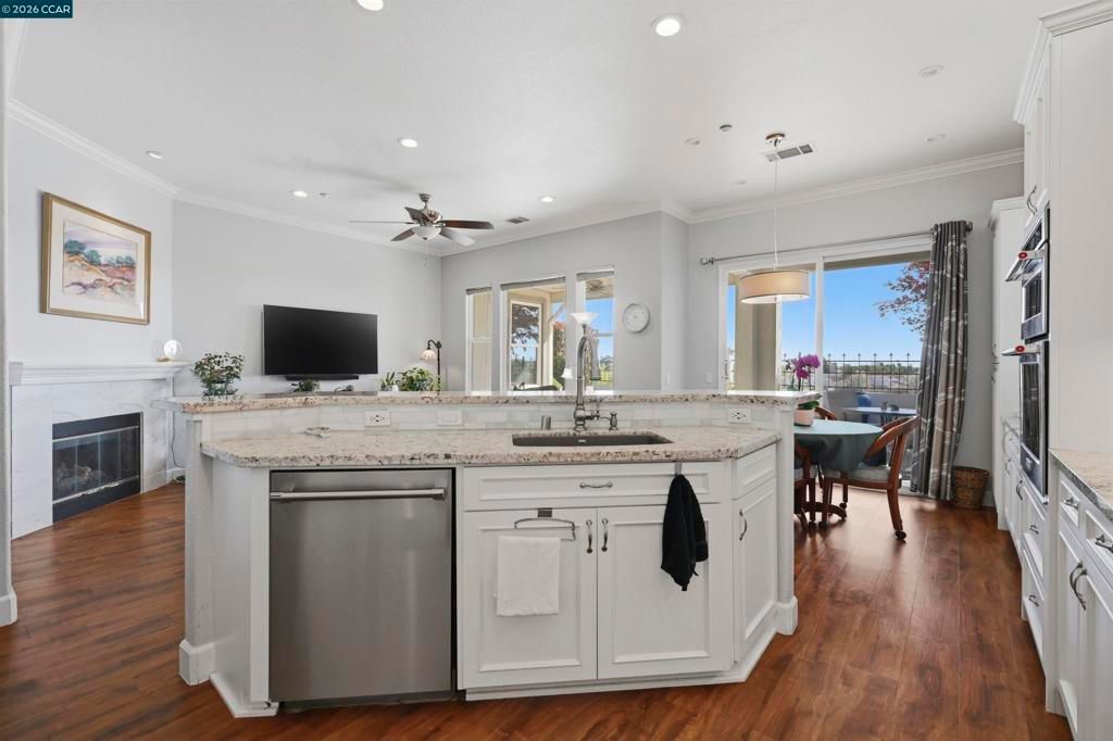 Image 7 of property listing at 1463 Bismarck Ln, Brentwood, CA 94513