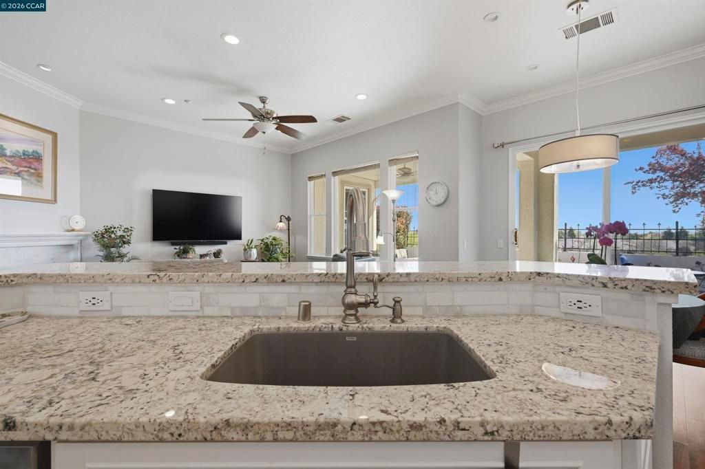 Image 8 of property listing at 1463 Bismarck Ln, Brentwood, CA 94513