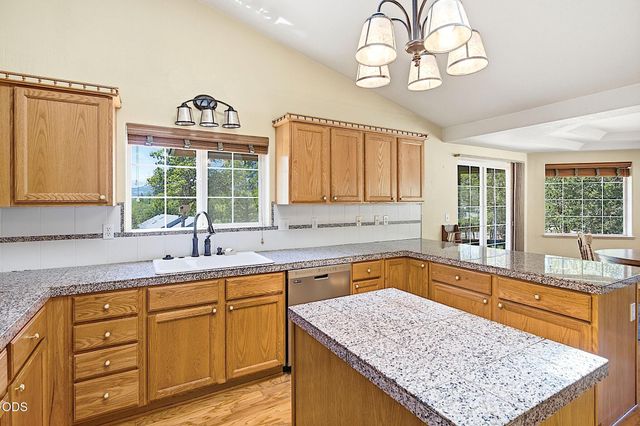 371 Castle Creek Road, Grants Pass, OR 97526