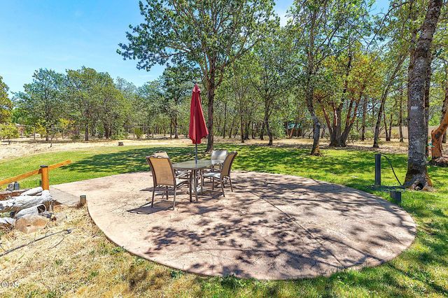 371 Castle Creek Road, Grants Pass, OR 97526