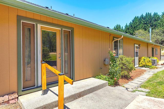 371 Castle Creek Road, Grants Pass, OR 97526