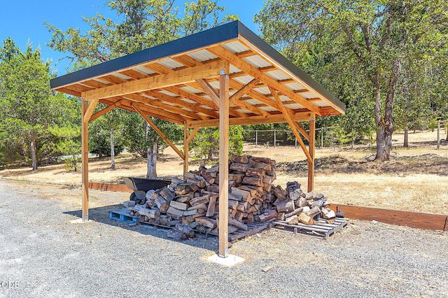 371 Castle Creek Road, Grants Pass, OR 97526
