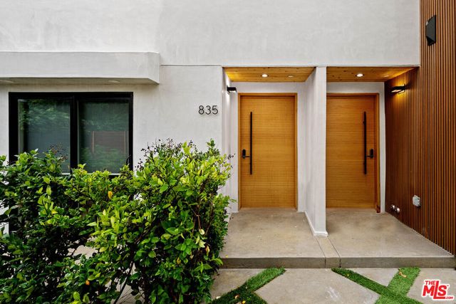 833 N Mccadden Place, Los Angeles, CA 90038