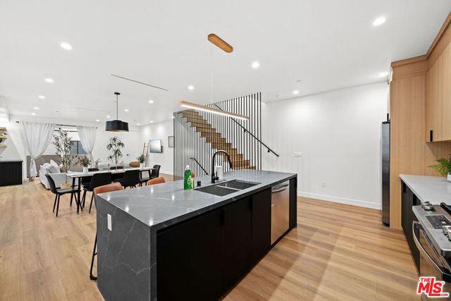 833 N Mccadden Place, Los Angeles, CA 90038