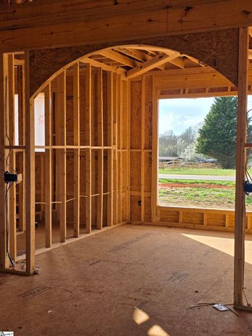 994 Bumblebee Lane, Wellford, SC 29385