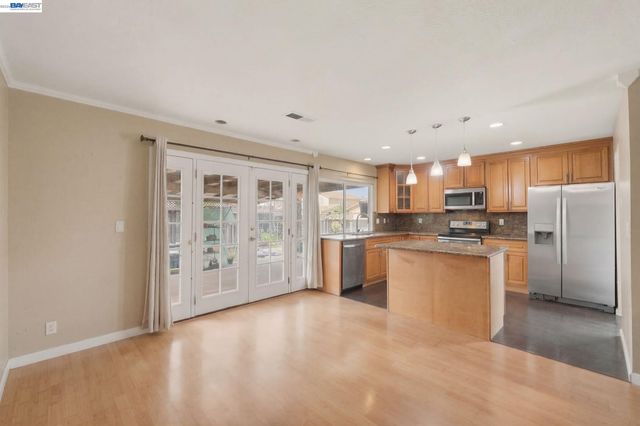 595 Caprice Ct, Morgan Hill, CA 95037